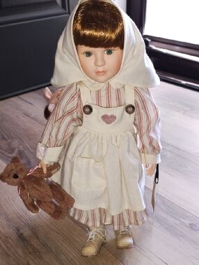 VINTAGE Boyds Bear Leslie Doll, Porcelain 12" Tall
